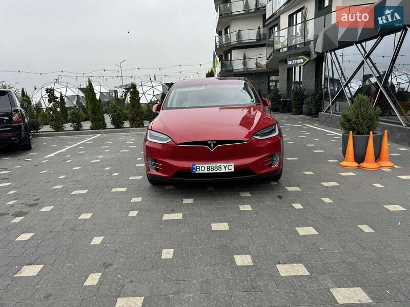 Позашляховик / Кросовер Tesla Model X 2018 в Тернополі