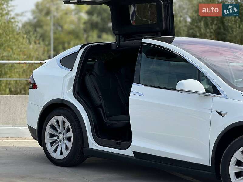 Позашляховик / Кросовер Tesla Model X 2017 в Білій Церкві