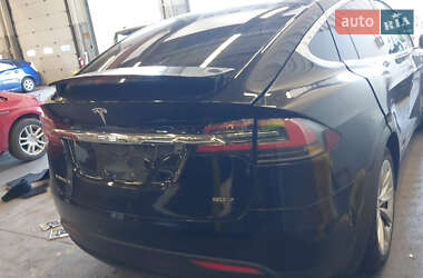 Позашляховик / Кросовер Tesla Model X 2016 в 