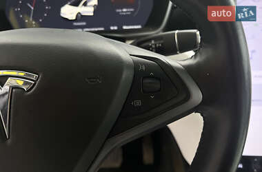 Позашляховик / Кросовер Tesla Model X 2019 в 