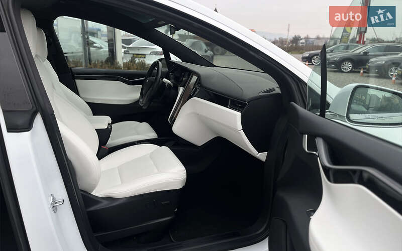 Позашляховик / Кросовер Tesla Model X 2019 в Мукачевому
