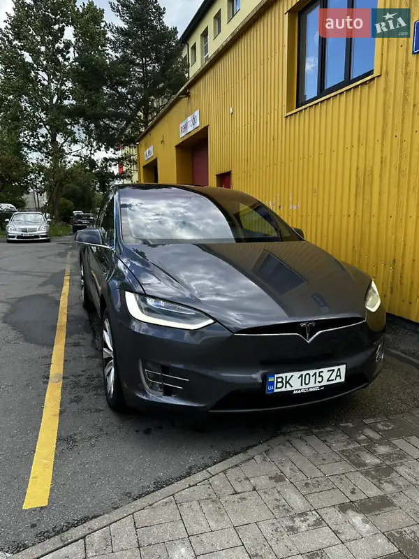 Tesla Model X 2019