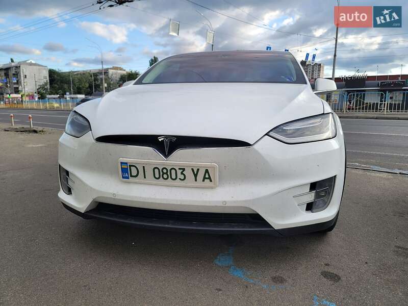 Позашляховик / Кросовер Tesla Model X 2016 в Києві