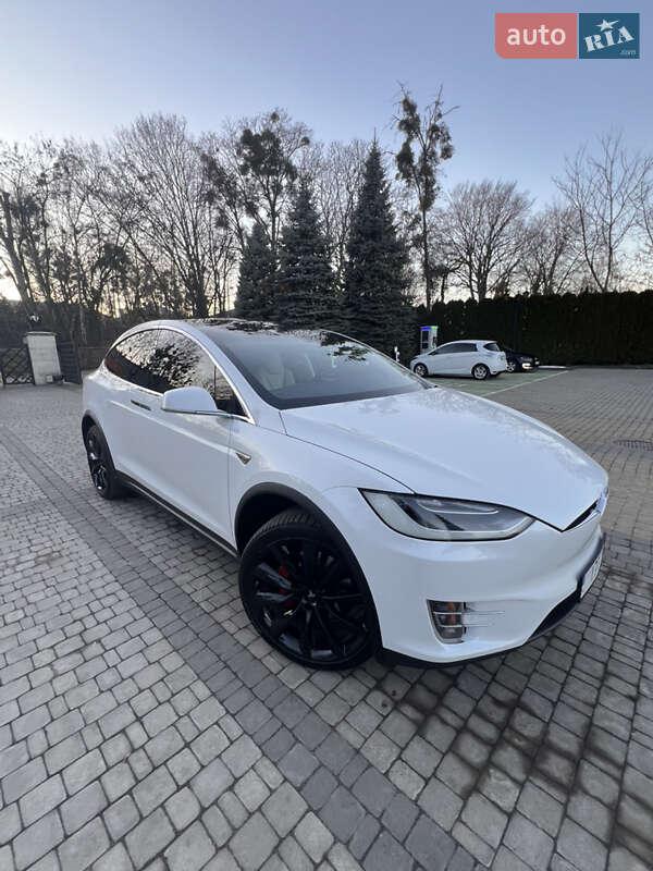 Позашляховик / Кросовер Tesla Model X 2016 в Львові
