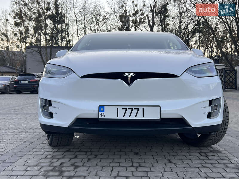 Позашляховик / Кросовер Tesla Model X 2016 в Львові