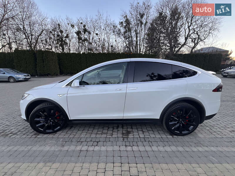 Позашляховик / Кросовер Tesla Model X 2016 в Львові