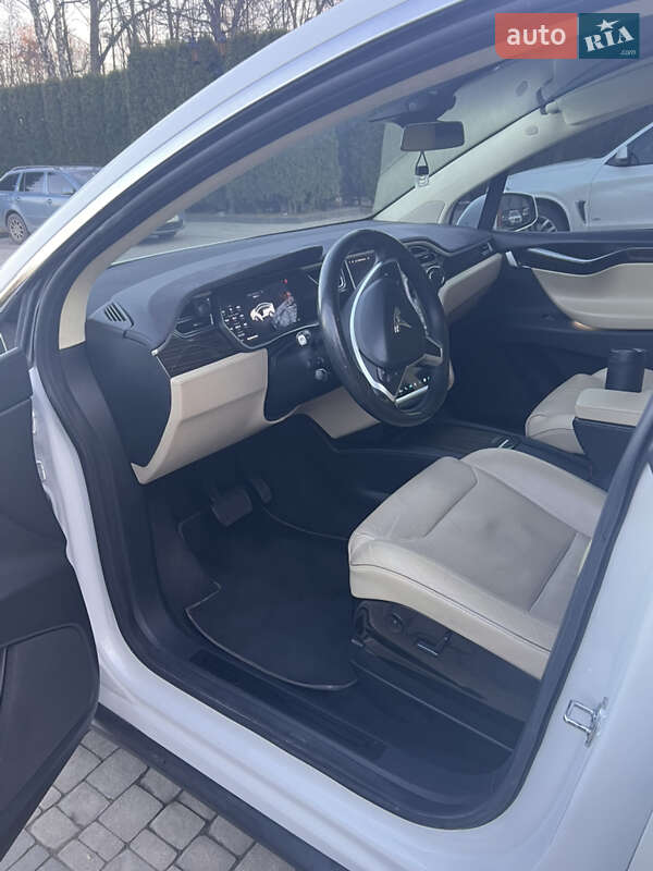 Позашляховик / Кросовер Tesla Model X 2016 в Львові
