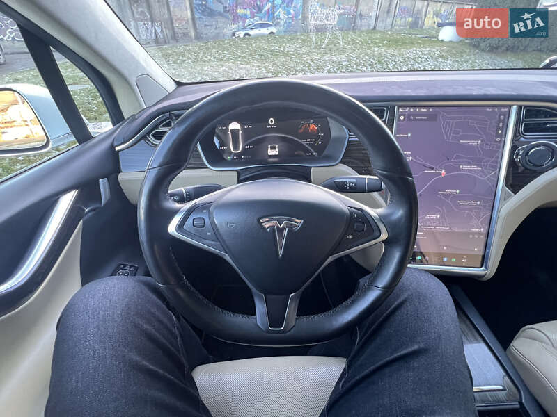 Позашляховик / Кросовер Tesla Model X 2016 в Львові