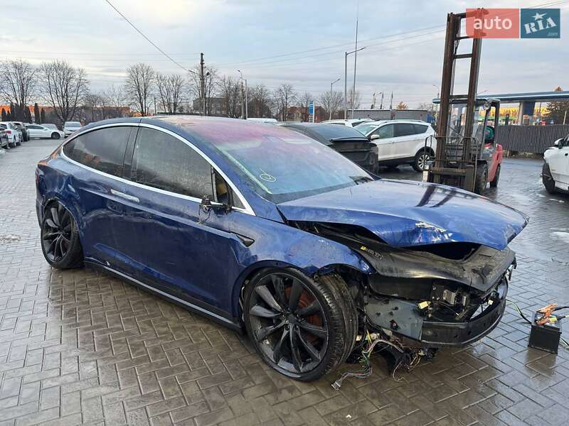 Внедорожник / Кроссовер Tesla Model X 2017 в 
