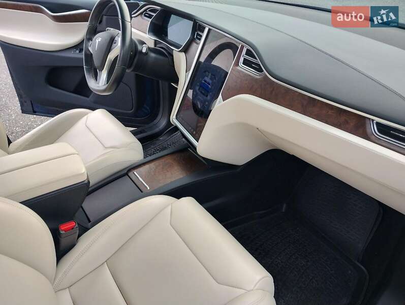 Позашляховик / Кросовер Tesla Model X 2017 в Бучі