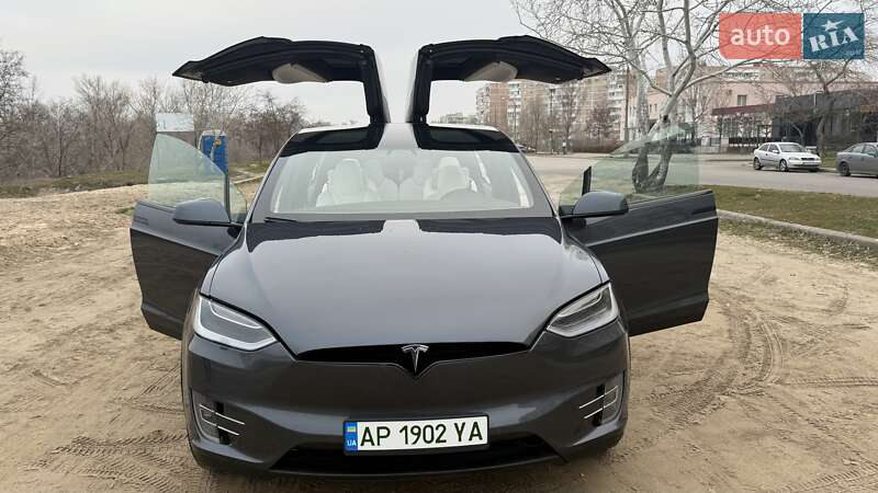 Позашляховик / Кросовер Tesla Model X 2018 в 