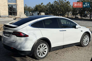 Позашляховик / Кросовер Tesla Model X 2018 в 