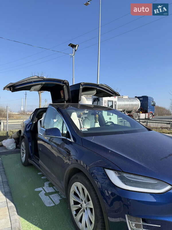 Позашляховик / Кросовер Tesla Model X 2016 в Івано-Франківську