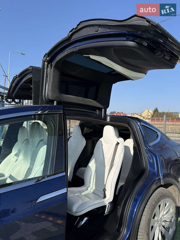 Позашляховик / Кросовер Tesla Model X 2016 в Івано-Франківську