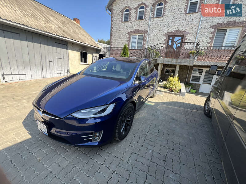 Позашляховик / Кросовер Tesla Model X 2018 в Глибокій