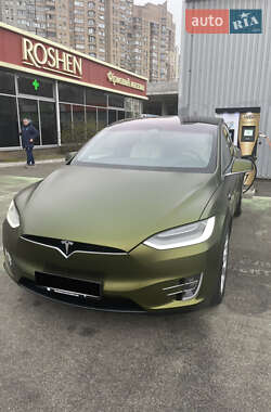 Позашляховик / Кросовер Tesla Model X 2020 в 