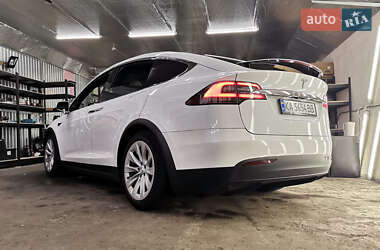 Позашляховик / Кросовер Tesla Model X 2020 в 