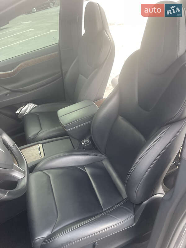 Позашляховик / Кросовер Tesla Model X 2018 в Києві