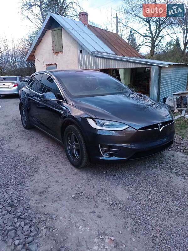 Внедорожник / Кроссовер Tesla Model X 2016 в 
