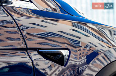 Позашляховик / Кросовер Tesla Model X 2019 в 
