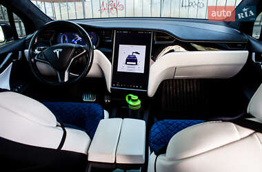 Позашляховик / Кросовер Tesla Model X 2019 в 