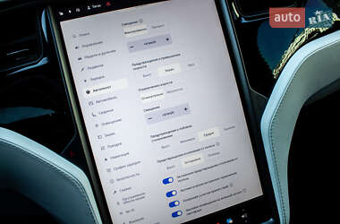 Позашляховик / Кросовер Tesla Model X 2019 в 