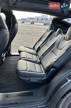 Позашляховик / Кросовер Tesla Model X 2024 в 