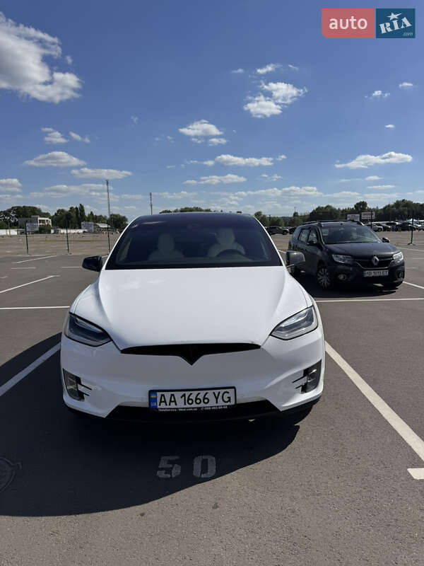 Внедорожник / Кроссовер Tesla Model X 2016 в Киеве
