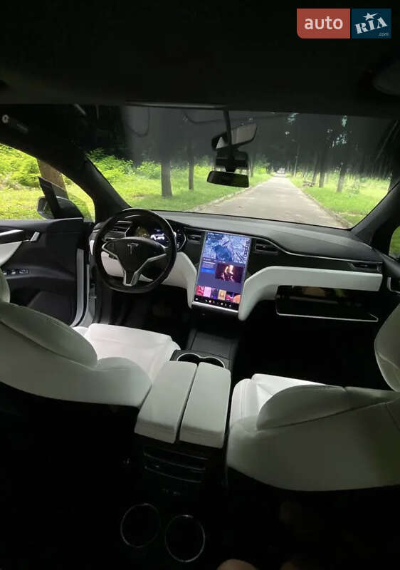 Внедорожник / Кроссовер Tesla Model X 2016 в Киеве