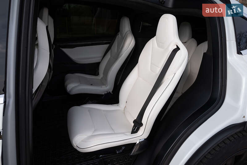 Внедорожник / Кроссовер Tesla Model X 2016 в Александрие