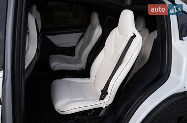 Позашляховик / Кросовер Tesla Model X 2016 в 