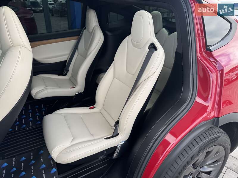 Внедорожник / Кроссовер Tesla Model X 2020 в Ровно