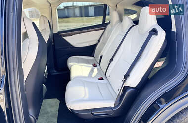 Позашляховик / Кросовер Tesla Model X 2018 в 
