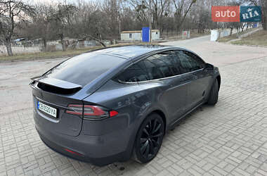 Позашляховик / Кросовер Tesla Model X 2019 в 