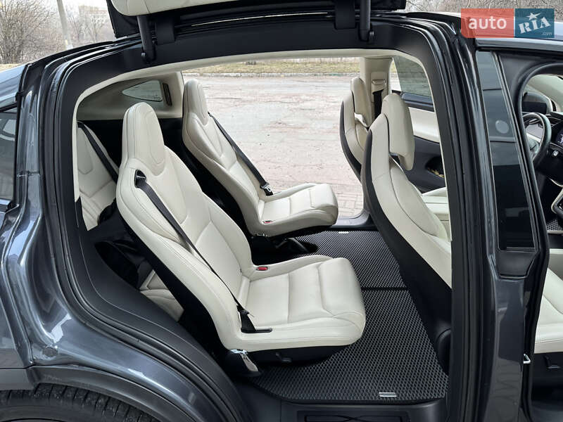 Позашляховик / Кросовер Tesla Model X 2019 в Чернігові