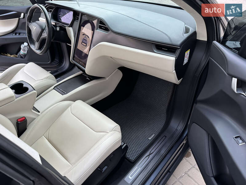 Позашляховик / Кросовер Tesla Model X 2019 в Чернігові