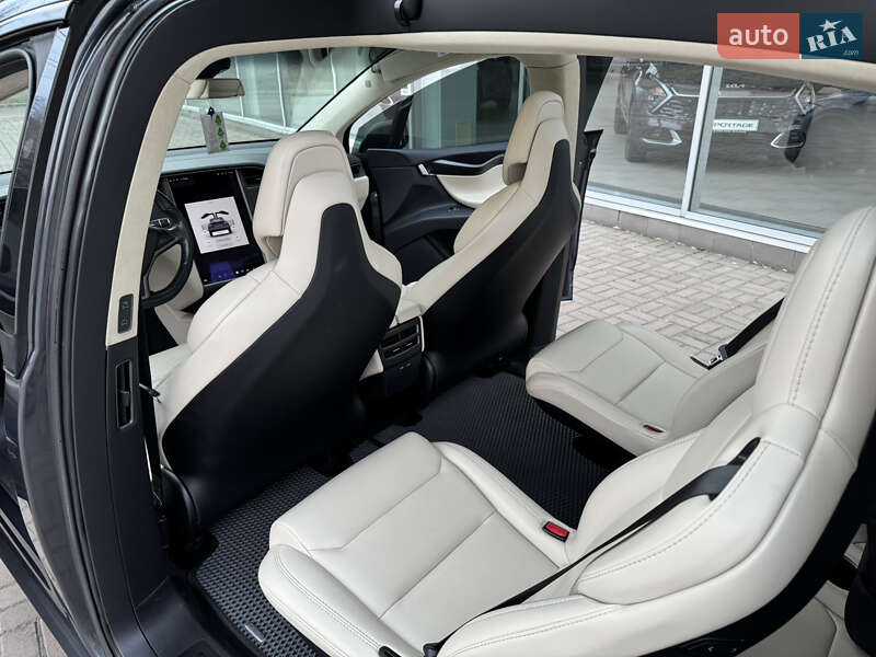 Позашляховик / Кросовер Tesla Model X 2019 в Чернігові