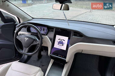 Позашляховик / Кросовер Tesla Model X 2019 в 