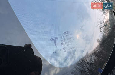 Позашляховик / Кросовер Tesla Model X 2019 в 