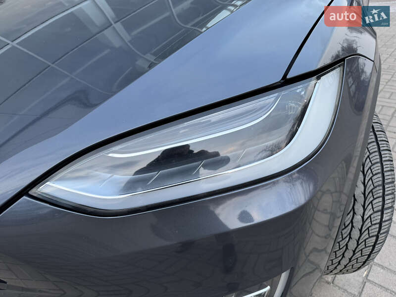 Позашляховик / Кросовер Tesla Model X 2019 в Чернігові