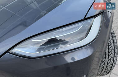 Позашляховик / Кросовер Tesla Model X 2019 в 