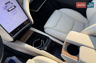 Позашляховик / Кросовер Tesla Model X 2020 в 