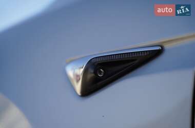 Внедорожник / Кроссовер Tesla Model X 2017 в 