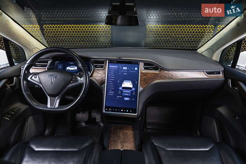 Позашляховик / Кросовер Tesla Model X 2017 в Луцьку