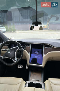 Позашляховик / Кросовер Tesla Model X 2016 в 