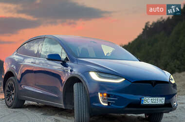 Позашляховик / Кросовер Tesla Model X 2016 в 