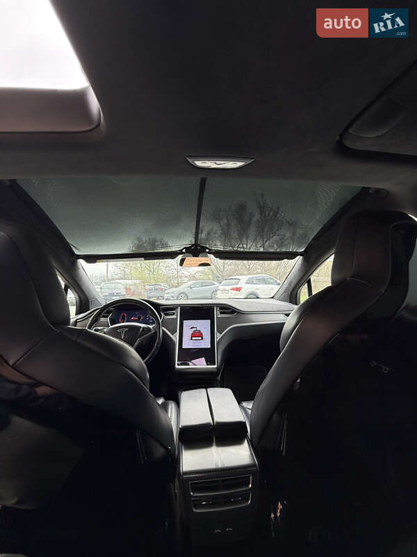Позашляховик / Кросовер Tesla Model X 2016 в Чернівцях