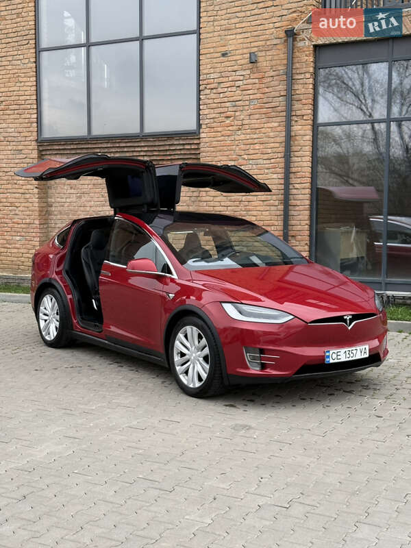 Позашляховик / Кросовер Tesla Model X 2016 в Чернівцях