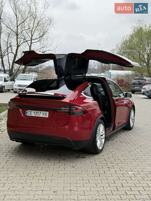 Позашляховик / Кросовер Tesla Model X 2016 в Чернівцях