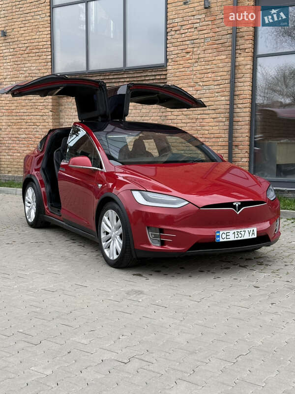 Позашляховик / Кросовер Tesla Model X 2016 в Чернівцях